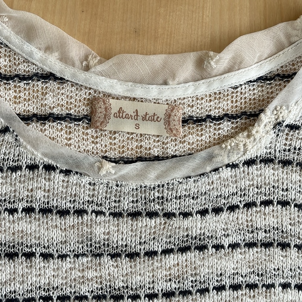 Altar’d State Short Sleeve Sweater & Lace Tunic Small EUC - Picture 4 of 12